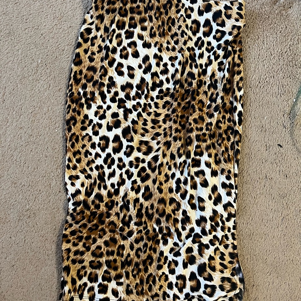Stretchy leopard pencil skirt